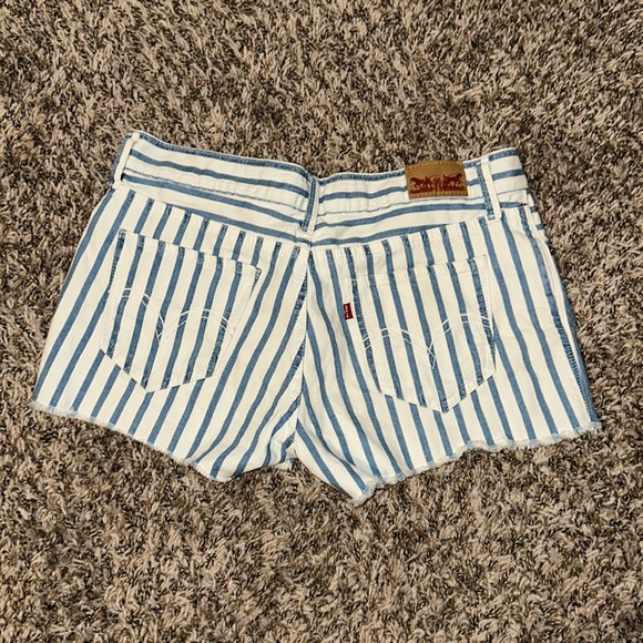 Levi’s blue and white Jean shorts. Size 7 but would fit a size 5-6. - Picture 1 of 4